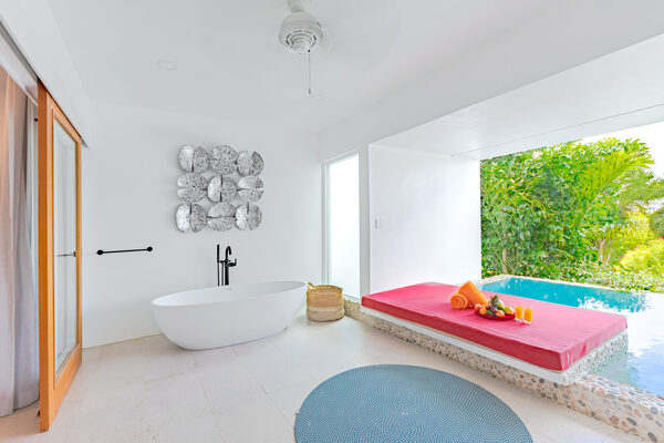 ESCAPE DELUXE POOL SUITE Photo 4