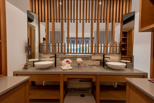 ESCAPE BAY VIEW POOL SUITE Photo 2